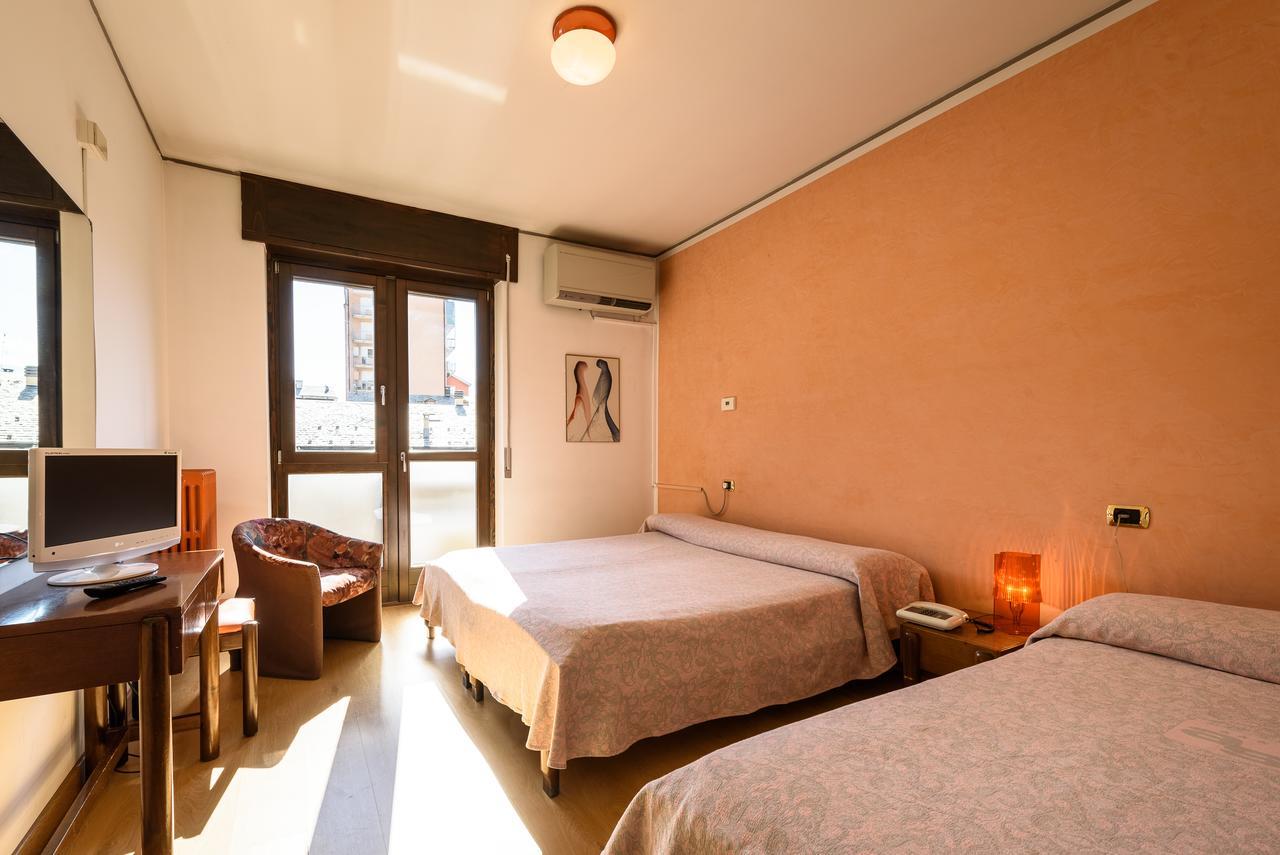 Hotel Schenatti Sondrio Room photo